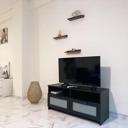 Nikitara Nook-close To Metro And Train Apartment Athens